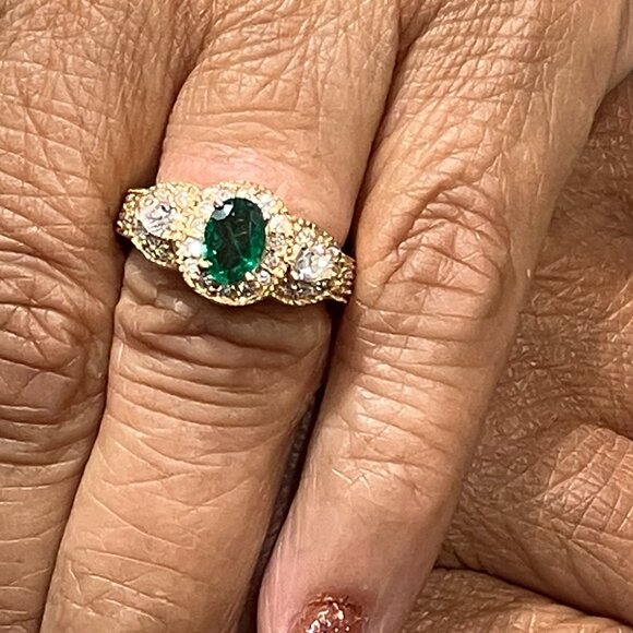 Emerald And Diamond Gold Ring - Picture 5 of 7